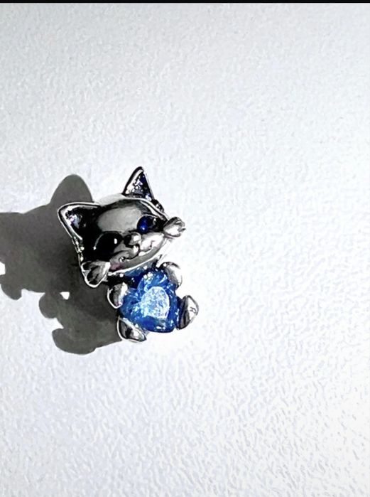 Zawieszka Charms Kotek z serduszkiem