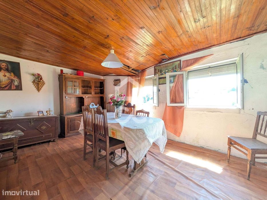 Oportunidade Única: Moradia para Restauro com Grande Potencial