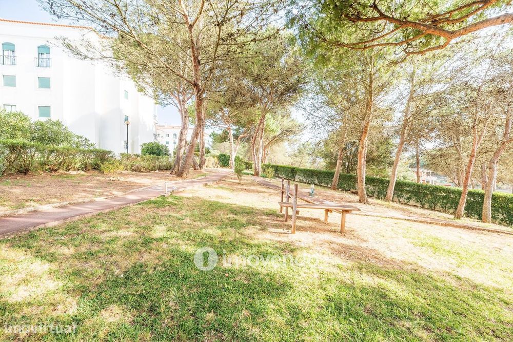 Apartamento T3 com estacionamento, no Condomínio Jardim da Lomba