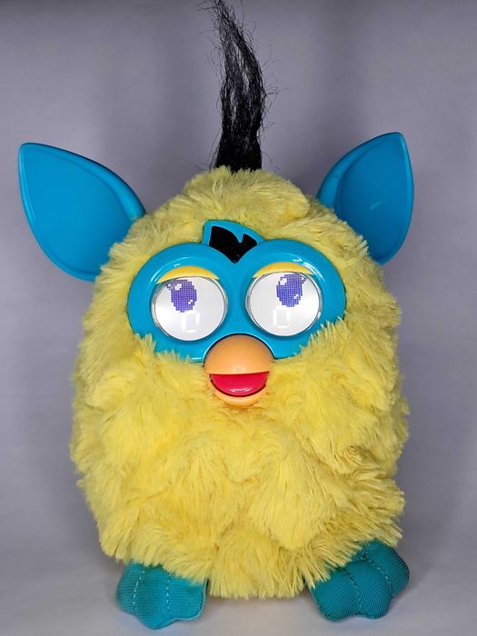Furby żółty interaktywny
