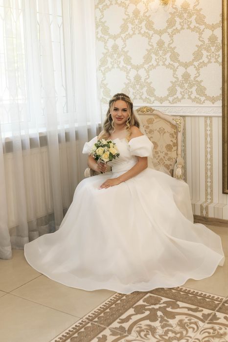 Продам весільну сукню