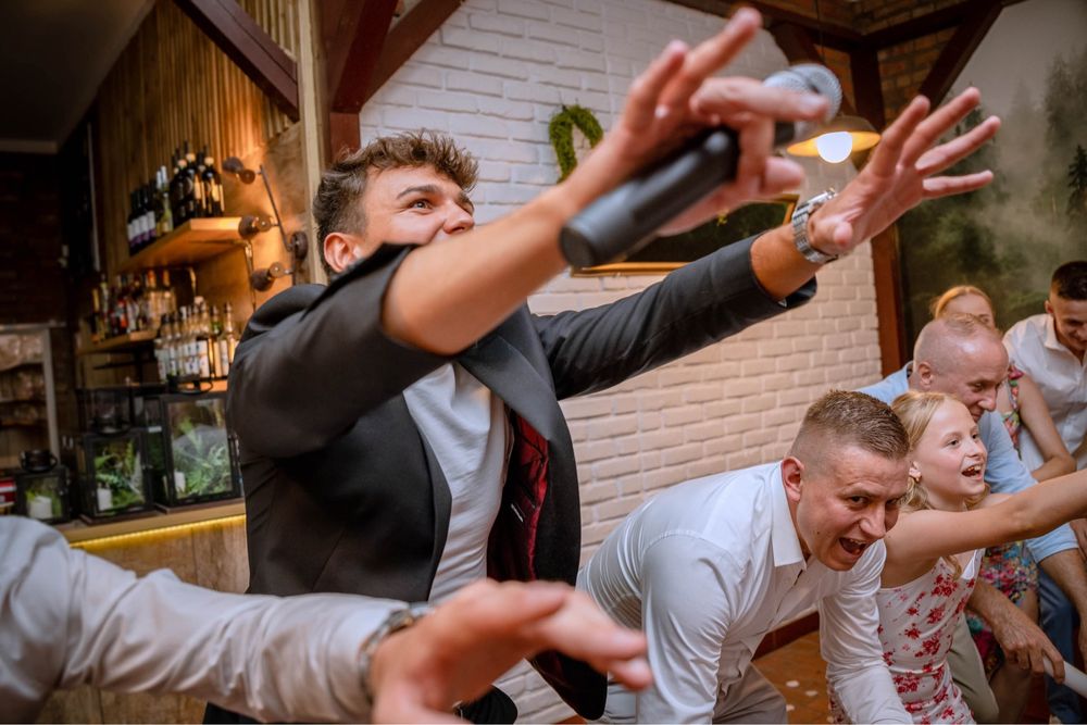 DJ Adriano - DJ/Wodzirej wesela/18/inne imprezy okolicznościowe