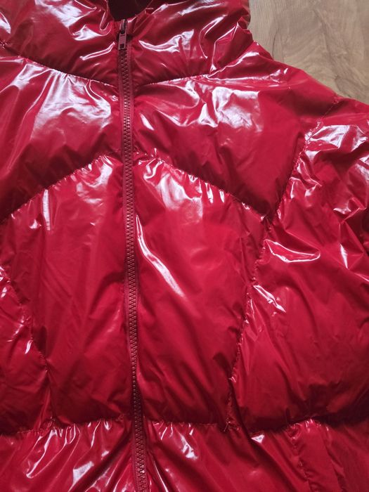 Piękna zimowa czerwona kurtka 10 lat płaszcz  rozmiar 140