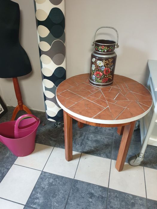 Stary drewniany Stolik okrągły blat wyłożony ceramiką