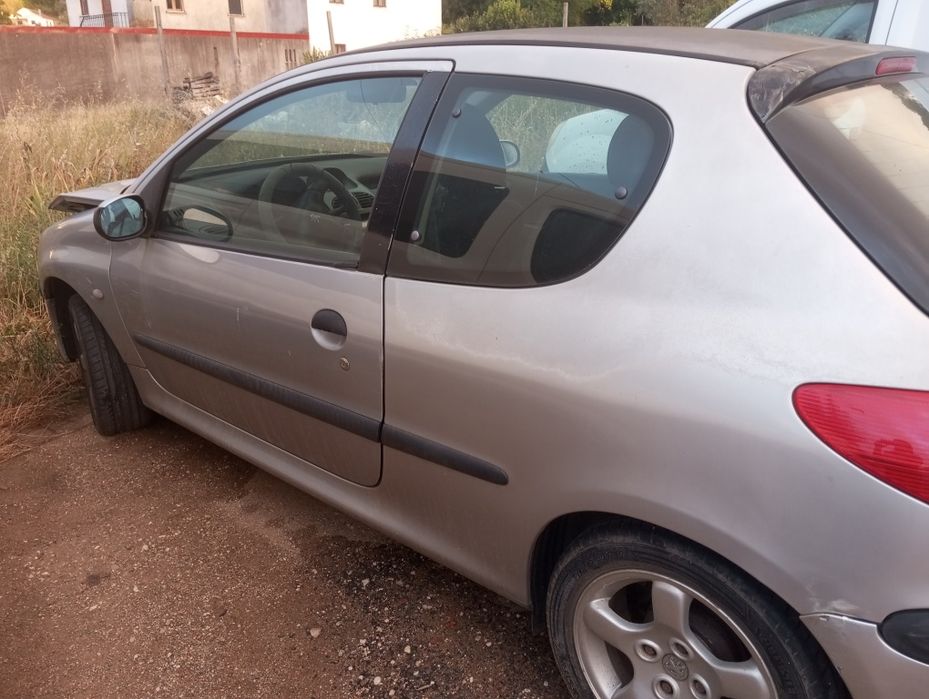 Peugeot 206 1.1 Sinistrado