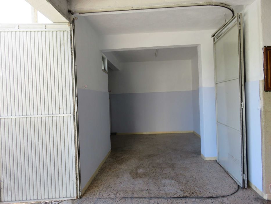 Garagem Box na Amora/Seixal junto à junta de freguesia de Amora