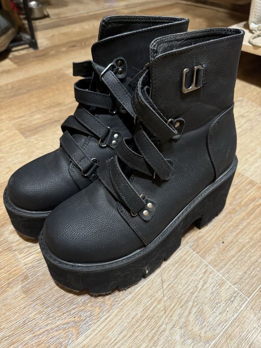 Ботинки на платформі