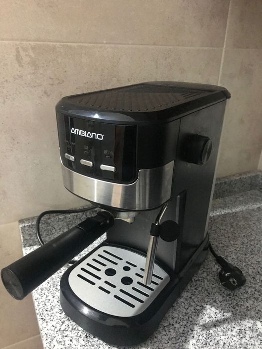 Máquina de café quase nova