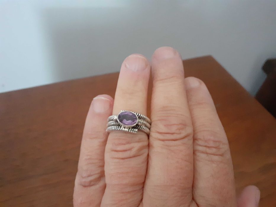 Anel de Prata com Pedra Roxa