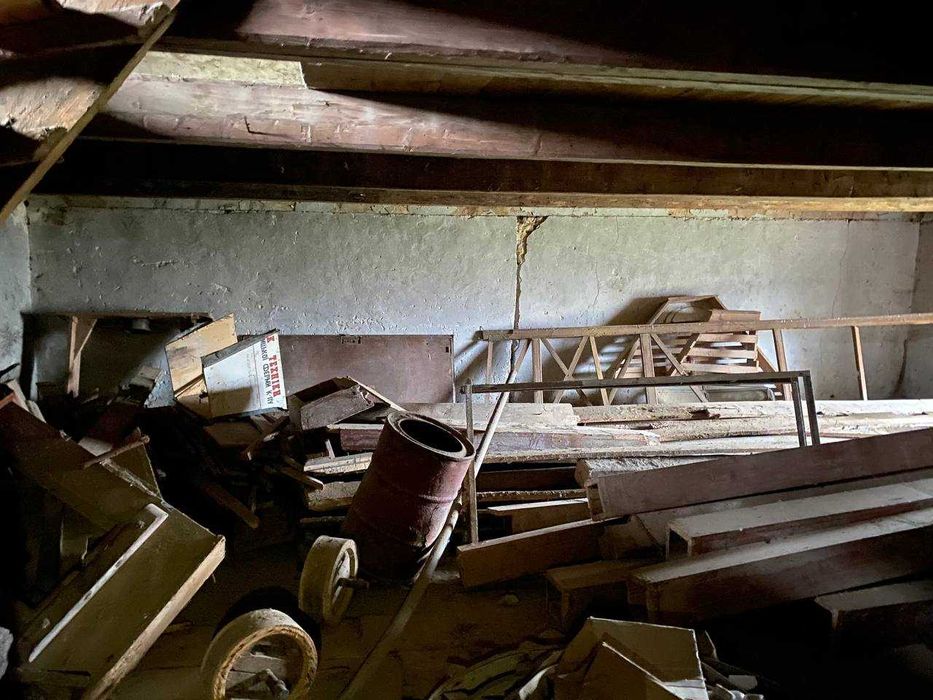 Продаж приміщення неподалік міста