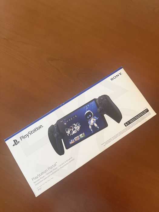 PlayStation Portal Remote Player (Preto) + Bolsa de Transporte Rígida + Caixa + Proteção em silicone em vermelho