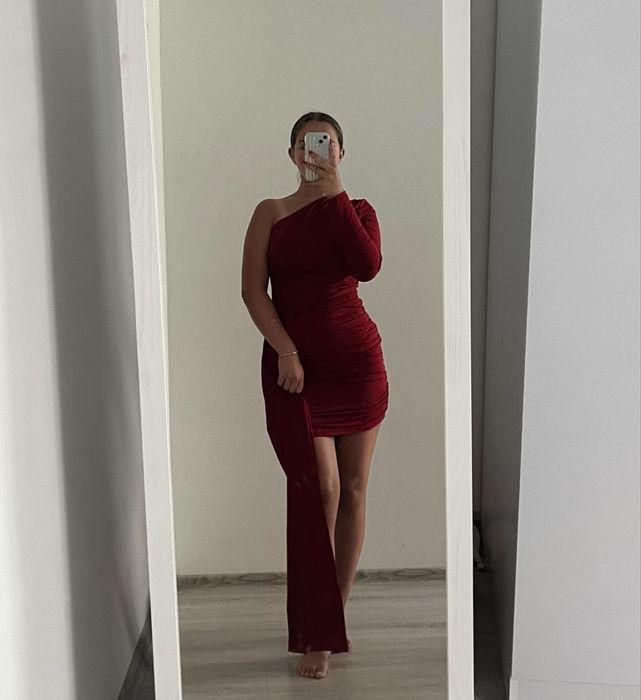 Жіноча сукня червона