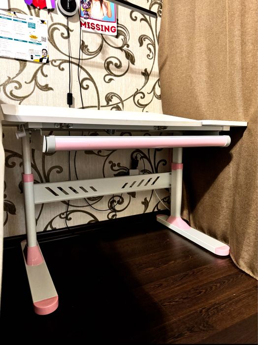 Парта, стіл, шкільна парта.