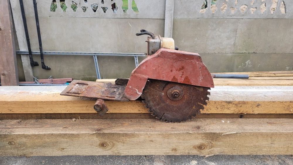 Przecinarka stołowa tarczowa do drewna metalu