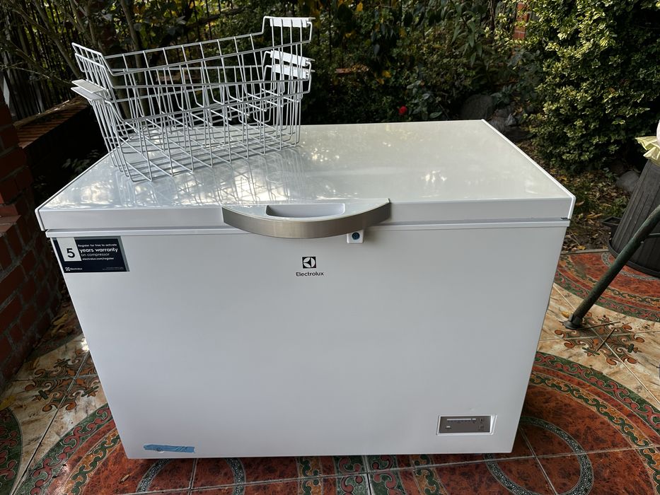 Zamrażarka skrzyniowa Electrolux 308 l – używana tylko miesiąc