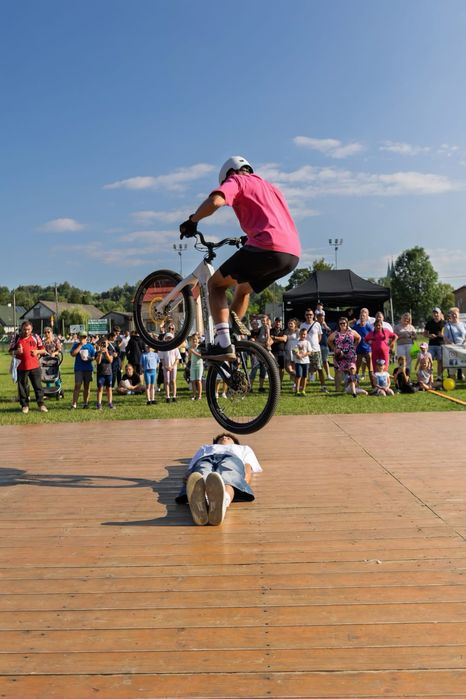 Atrakcje rowerowe , miasteczko , akademia pokazy rowerowe . Show na event