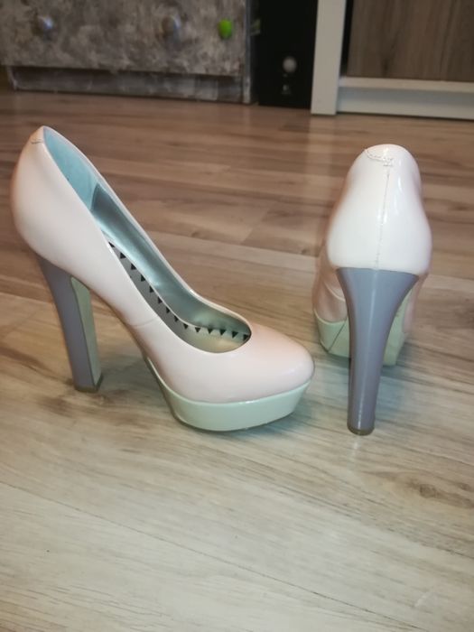 Pantofelki Centro 37