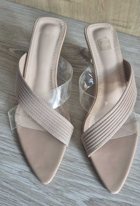 Letnie klapki na szpilce z materiałowym paskiem r. 39 czółenka sandały