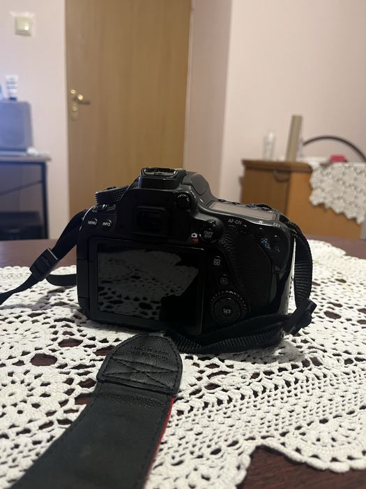 Продам фотоапарат Canon 80d + 24мм efs