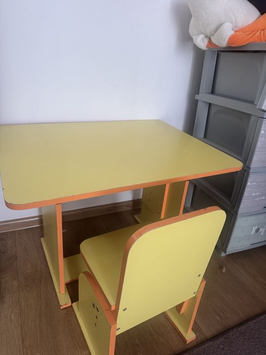 Продам дитячий стіл зі стільцем