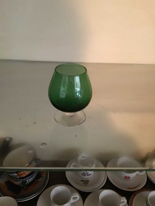 copo de licor verde pequeno