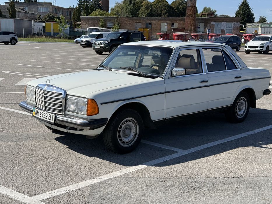 Mercedes-Benz E-Class W123 1984