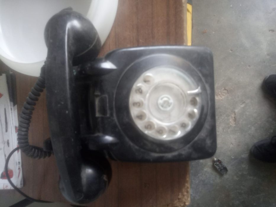 Telefone antigo em bom estado