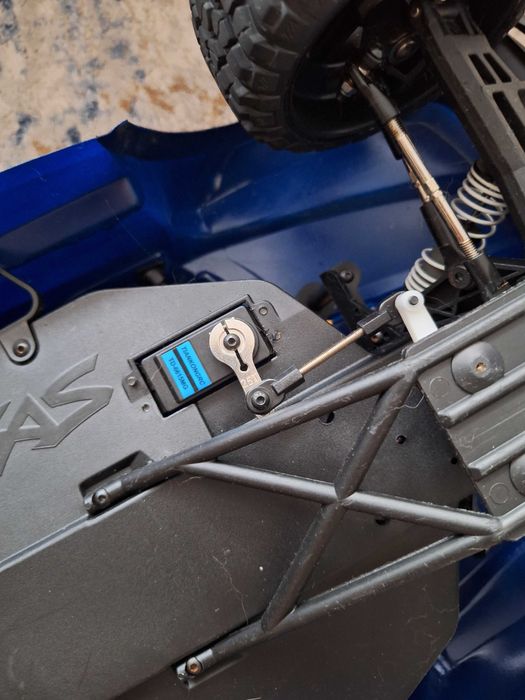 Samochód RC Traxxas Raptor po modyfikacjach 1/10