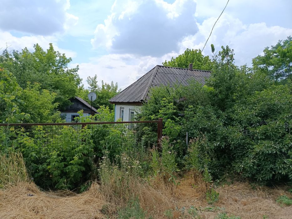 Будинок та земельна ділянка