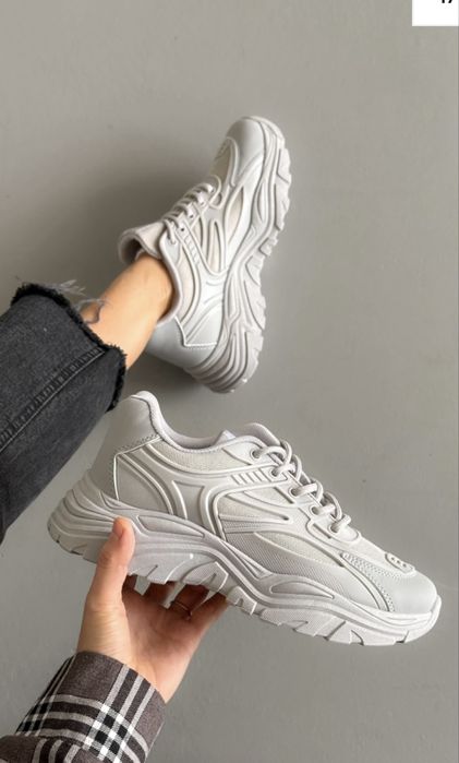 Кросівки сірі нові