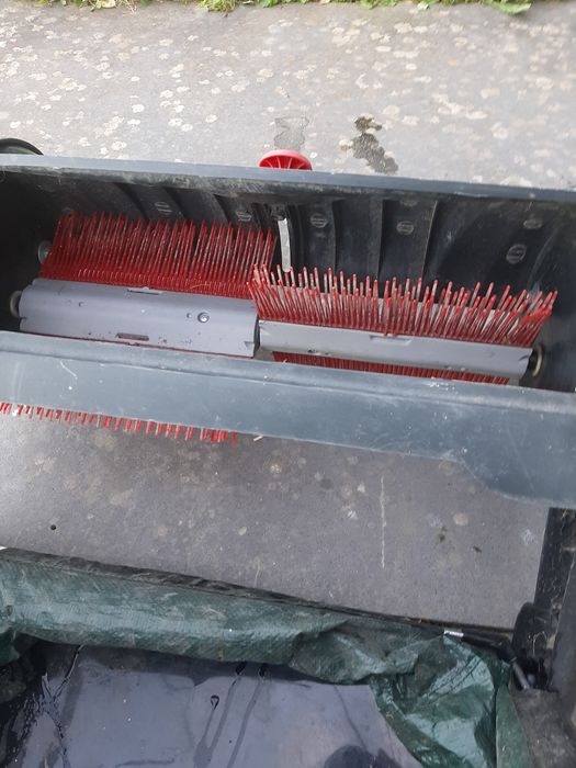 Zamiatarka do liści i trawy