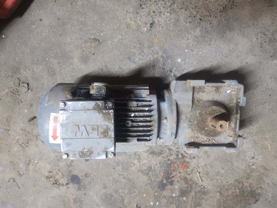 Електродвигун (мотор) з редуктором