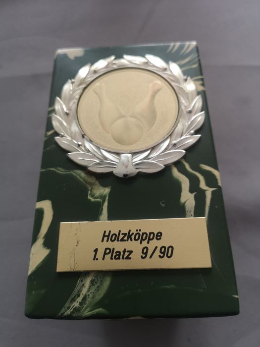 Statuetka w kolorze zieleni