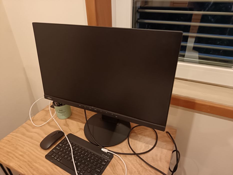 Monitor Fujitsu 61cm