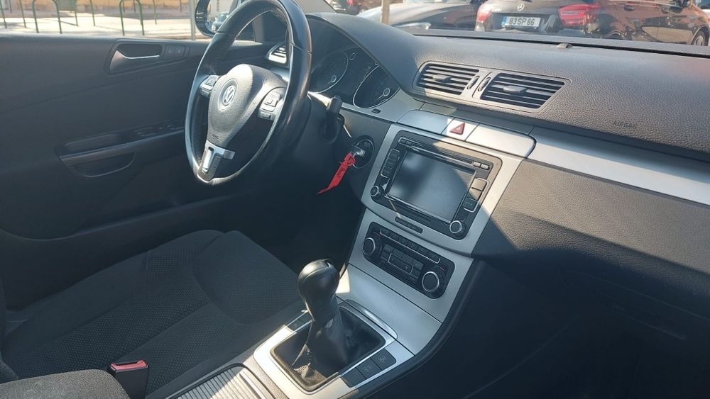 Carrinha Preta VW Passat TDI Bluemotion (1600)