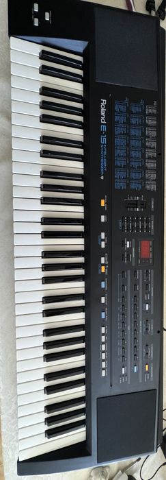Piano Roland E15 Antigo
