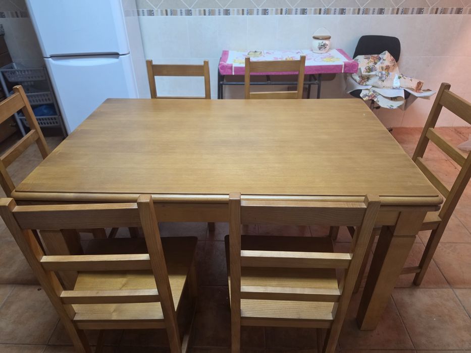 Mesa de Cozinha Extensível em Madeira Maciça  +  6 cadeiras