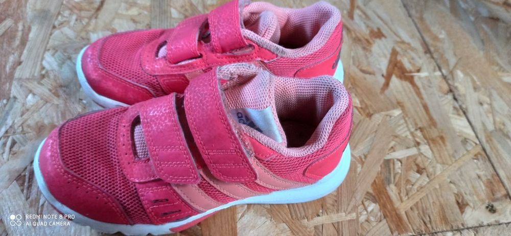 Adidasy dla dziewczynki r 28