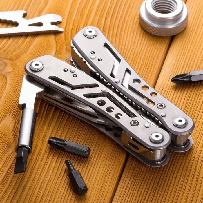 MULTITOOL 24W1 SURVIVALOWY Narzędzie Wielofunkcyjne Zestaw z etui