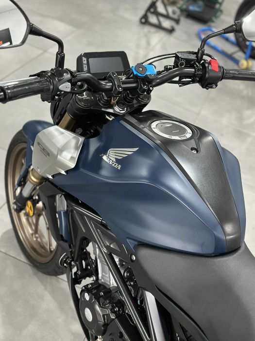 Vendo Honda CB125R Como Nova