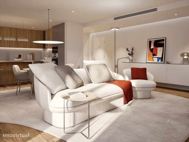 Apartamento T2 com varanda e l. estacionamento em Coimbra