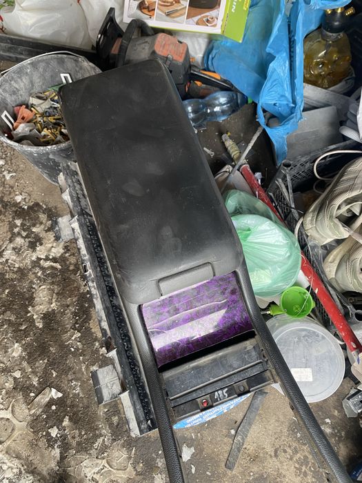 Підлокотнік на w210