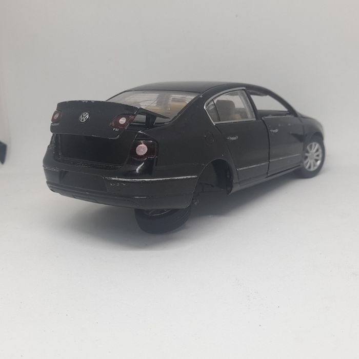 Volkswagen Passat B6 skala 1:24 złom modelarski tuning gartex