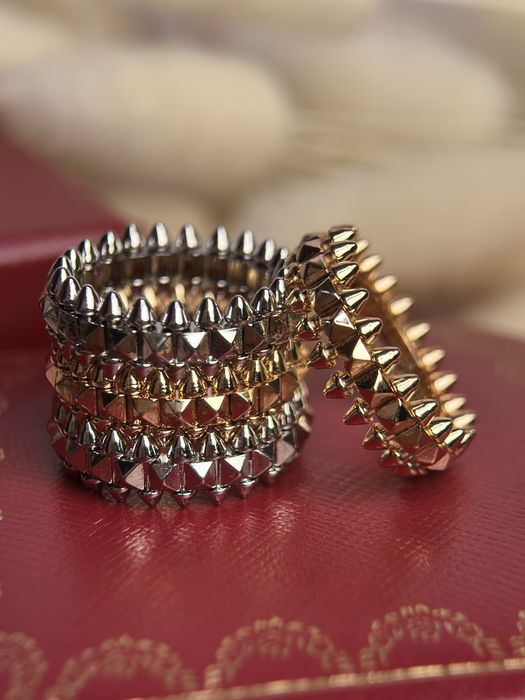 Каблучка клеш кольцо clash cartier