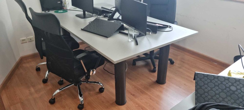 Secretarias de escritório - 2 metros de comprimento por 1,15 largura