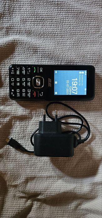 Мобільний телефон "2E" E240 (2023) б/у