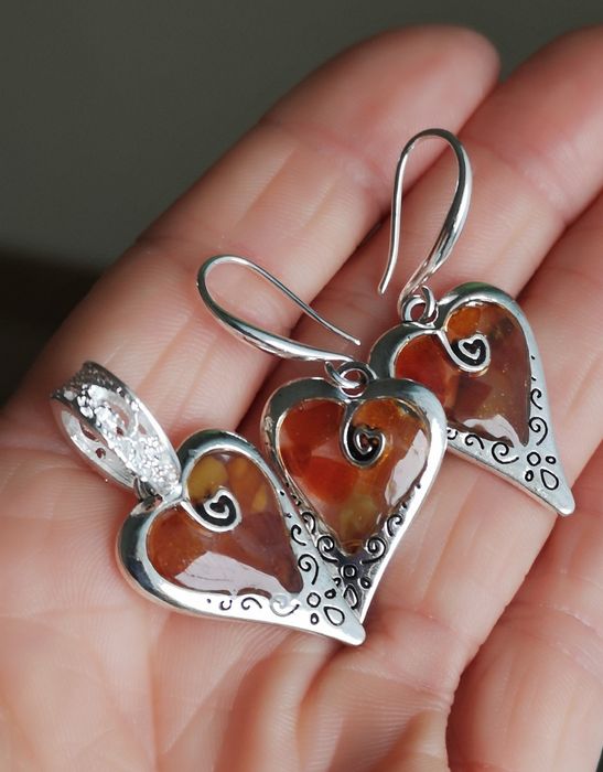 Piękny zestaw, kolczyki plus zawieszka. Bursztyn.