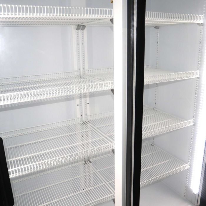 Armário de frio com duas portas de correr em vidro