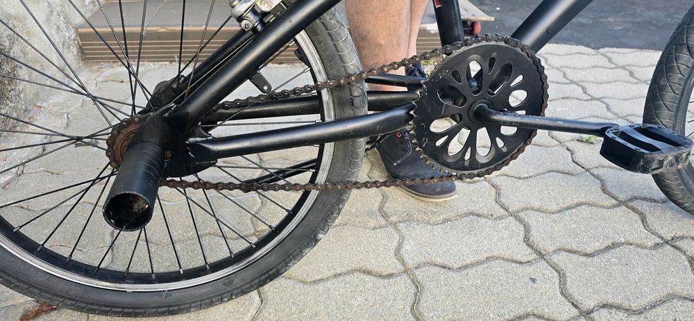 Bicicleta que o guiador gira