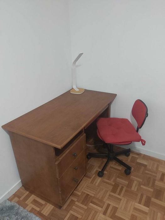 Cama com gavetão, 2 colchões e Secretária